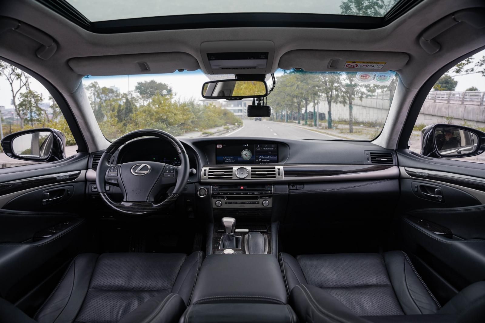 Lexus LS 460 2015 - Xe màu đen, nhập khẩu nguyên chiếc