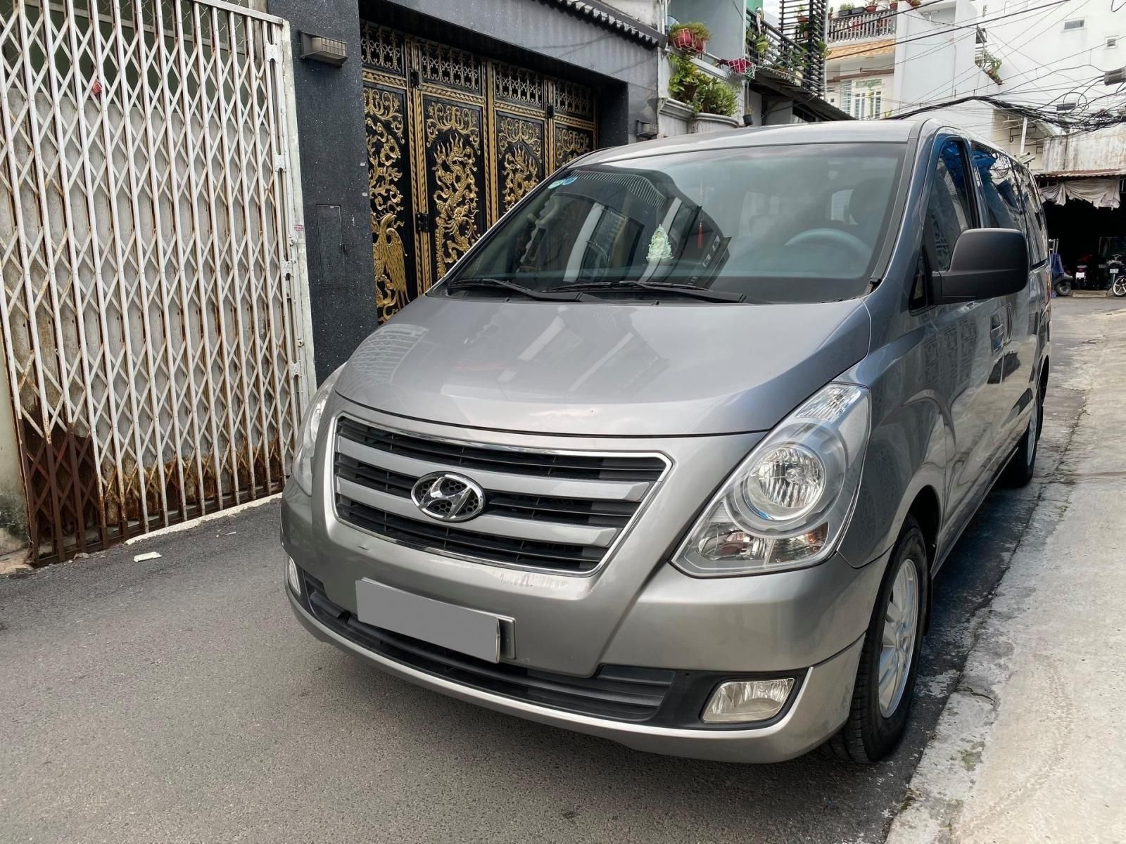 Hyundai Starex 2017 - Số sàn, màu xám