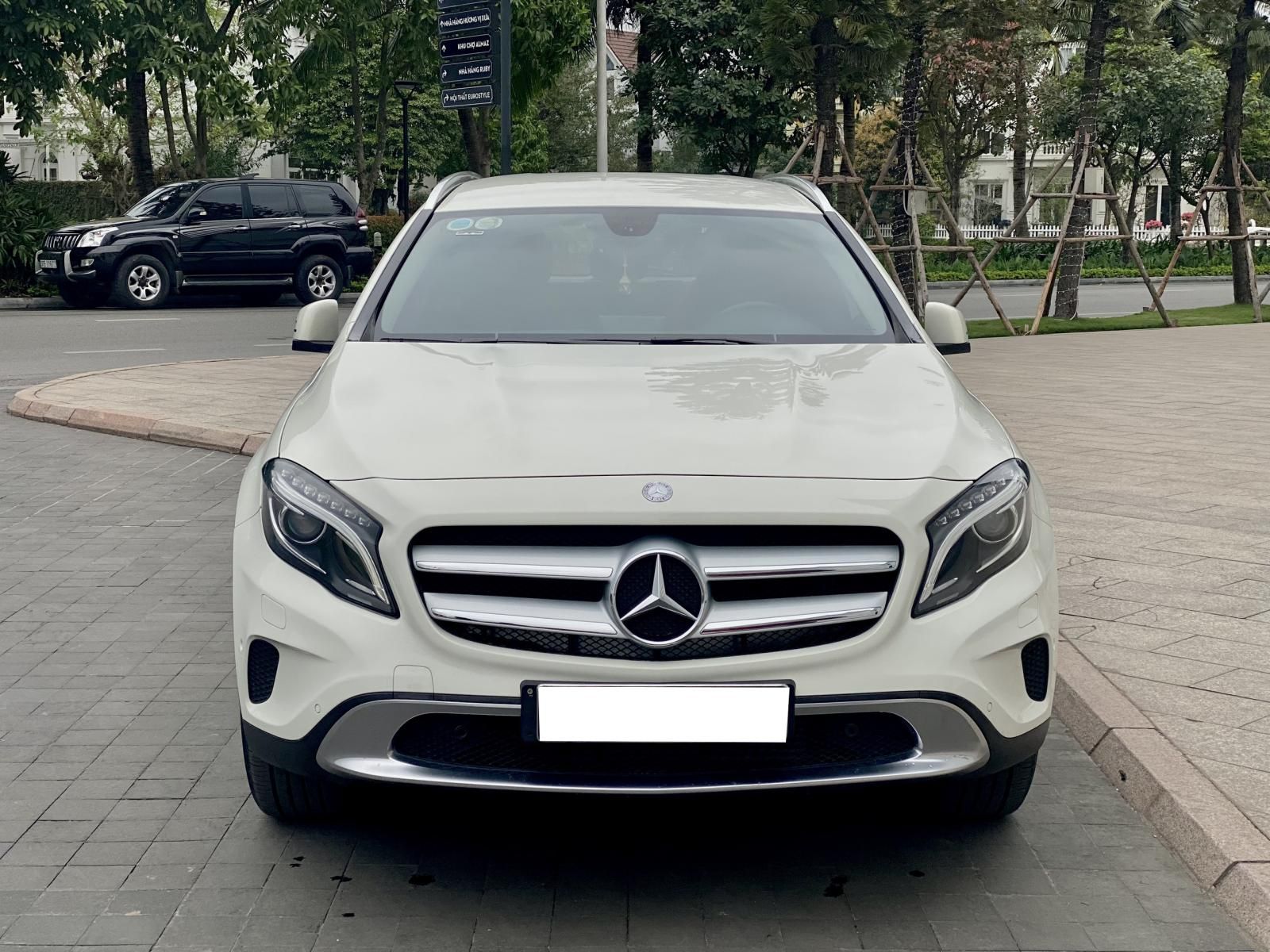 Mercedes-Benz GLA 200 2015 - Màu trắng nhỏ gọn, giá rẻ