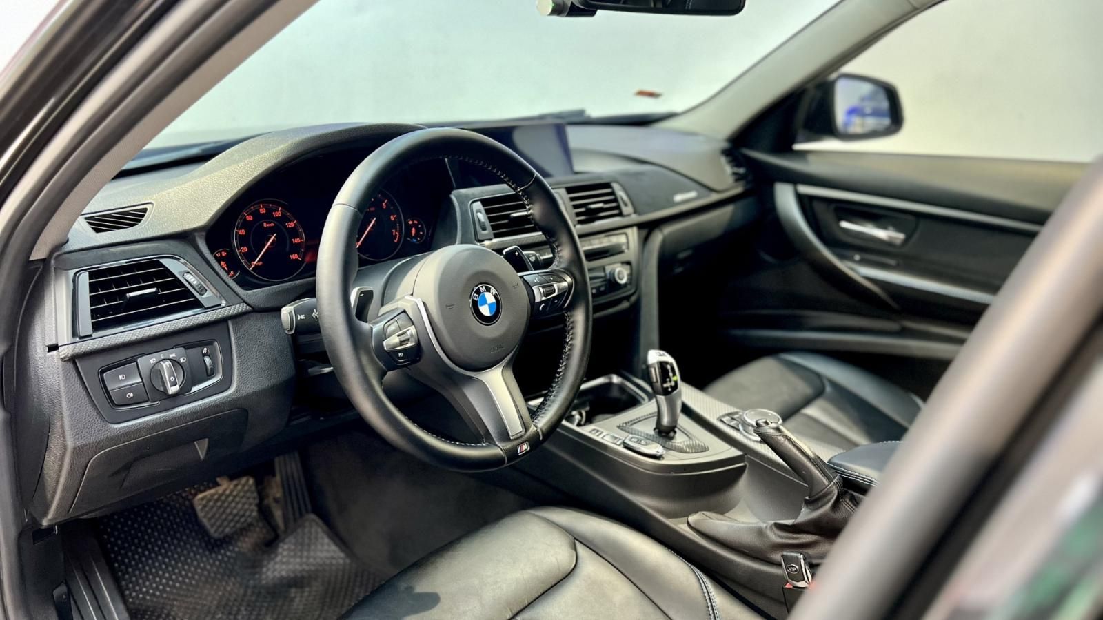 BMW 328i 2013 - Xe full option, giá tốt 735tr