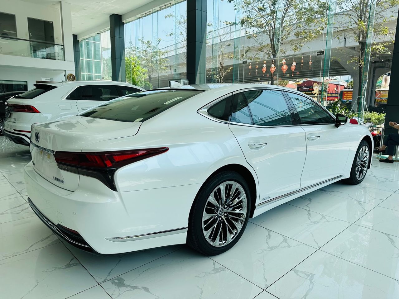 Lexus LS 500 2021 - Bán xe đẹp, tiết kiệm nhiều so với xe mới