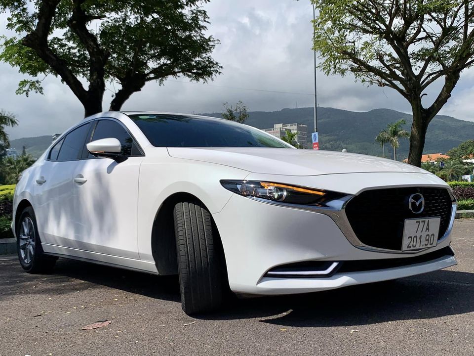 Mazda 3 2021 - Màu trắng giá cạnh tranh