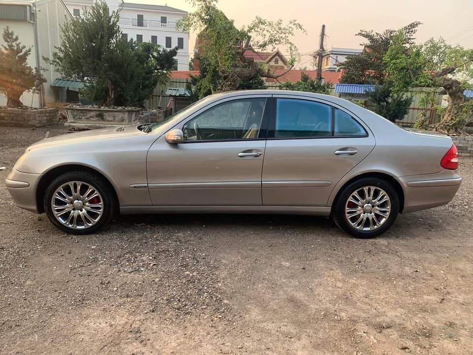 Mercedes-Benz E240 2004 - Màu xám, 189tr