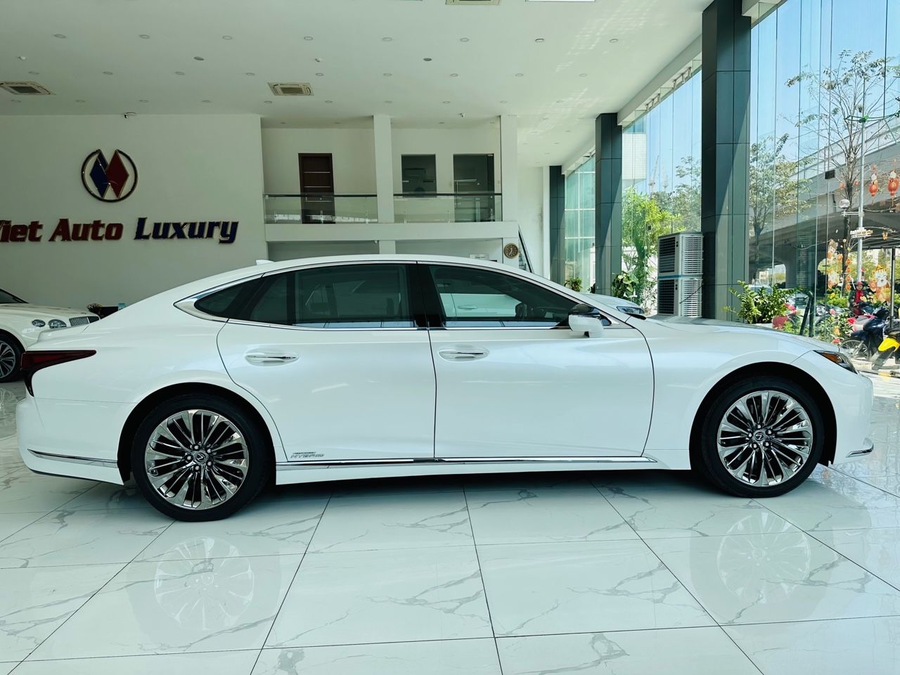 Lexus LS 500 2021 - Bán xe đẹp, tiết kiệm nhiều so với xe mới