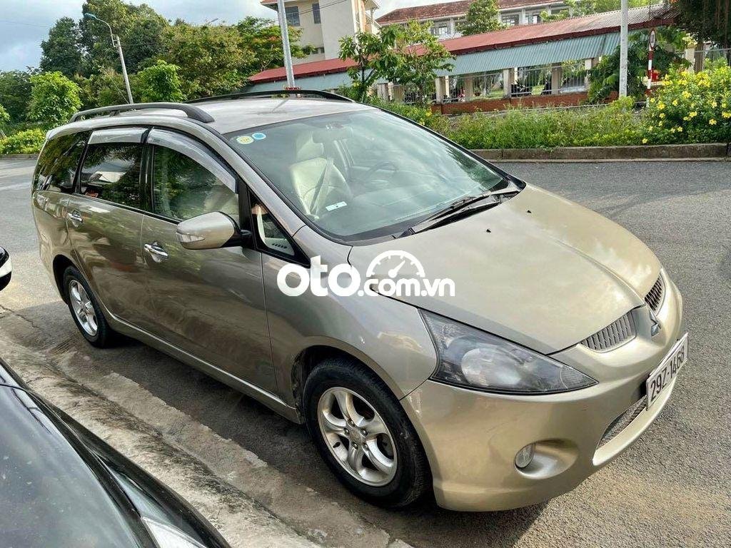 Mitsubishi Grandis 2006 - Màu bạc, nhập khẩu, giá cực tốt