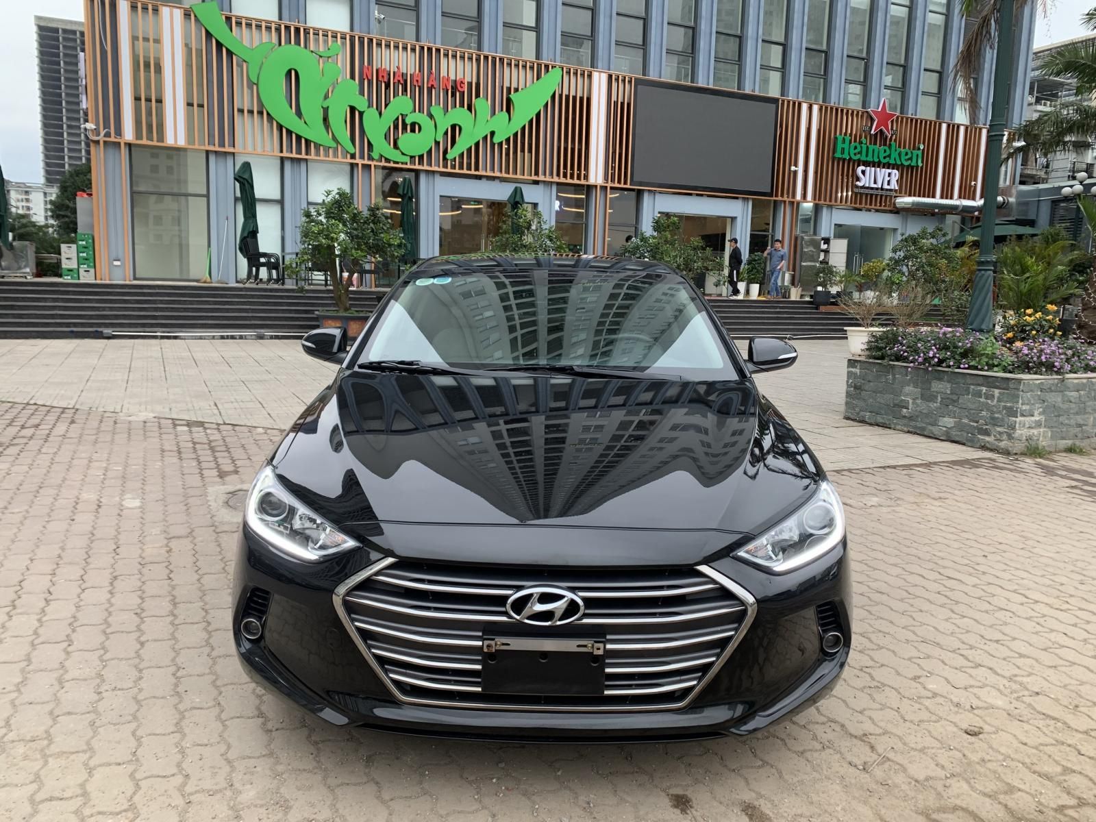 Hyundai Elantra 2018 - Chạy chuẩn 3 vạn km quá mới