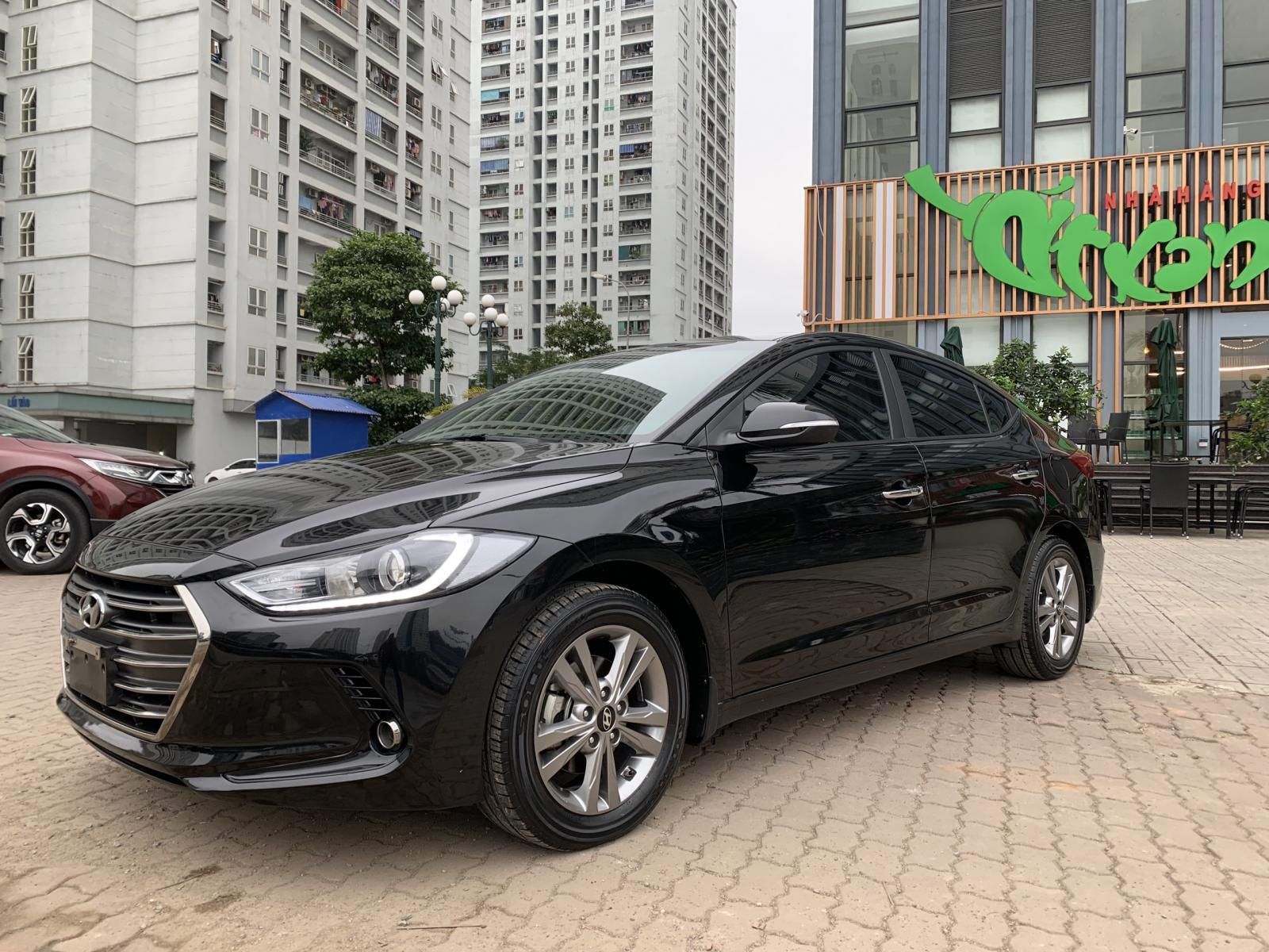 Hyundai Elantra 2018 - Chạy chuẩn 3 vạn km quá mới