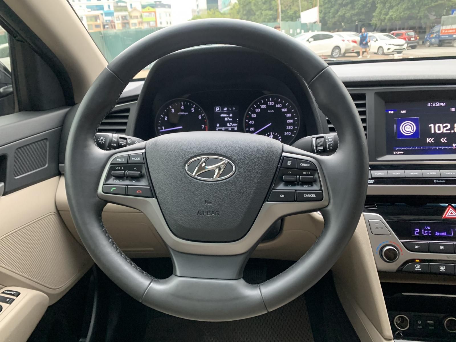 Hyundai Elantra 2018 - Chạy chuẩn 3 vạn km quá mới