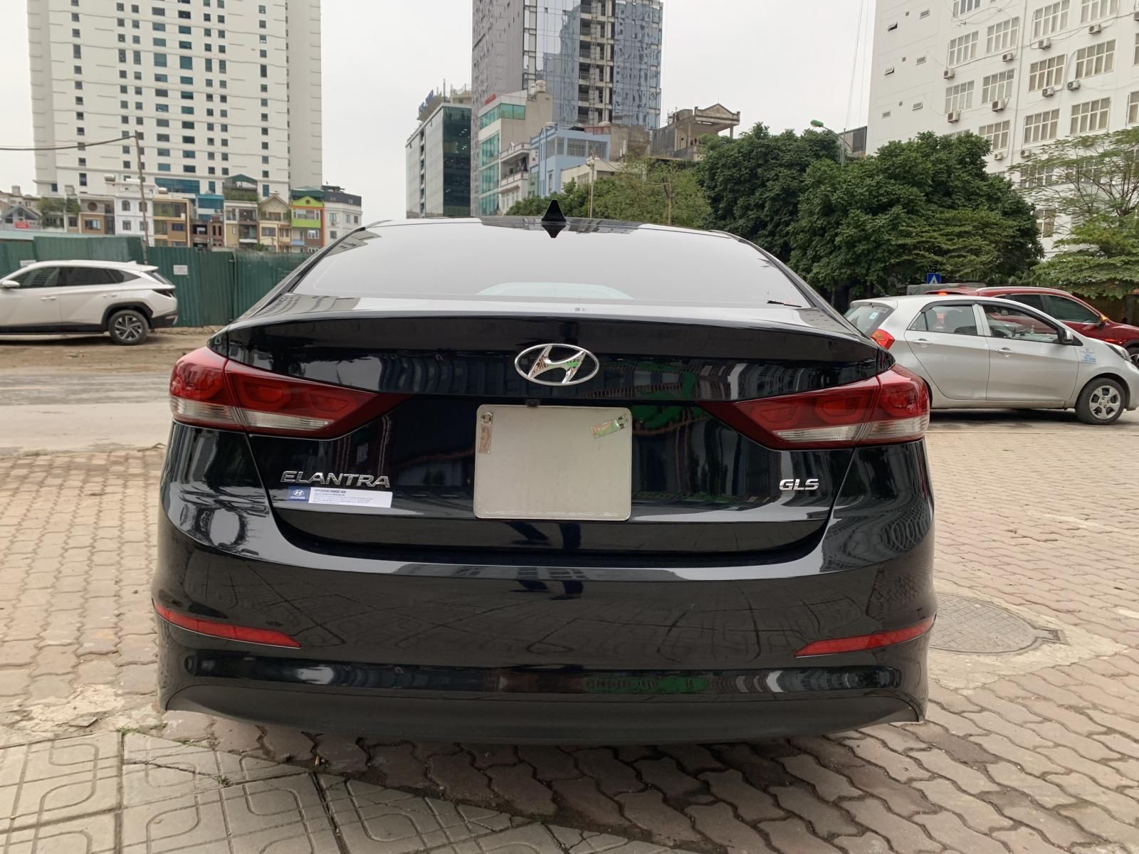 Hyundai Elantra 2018 - Chạy chuẩn 3 vạn km quá mới