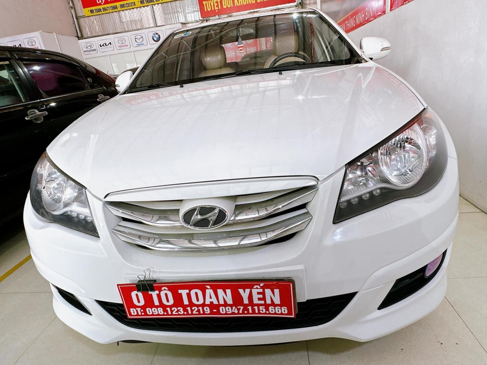 Hyundai Avante 2013 - Màu trắng số sàn giá cạnh tranh