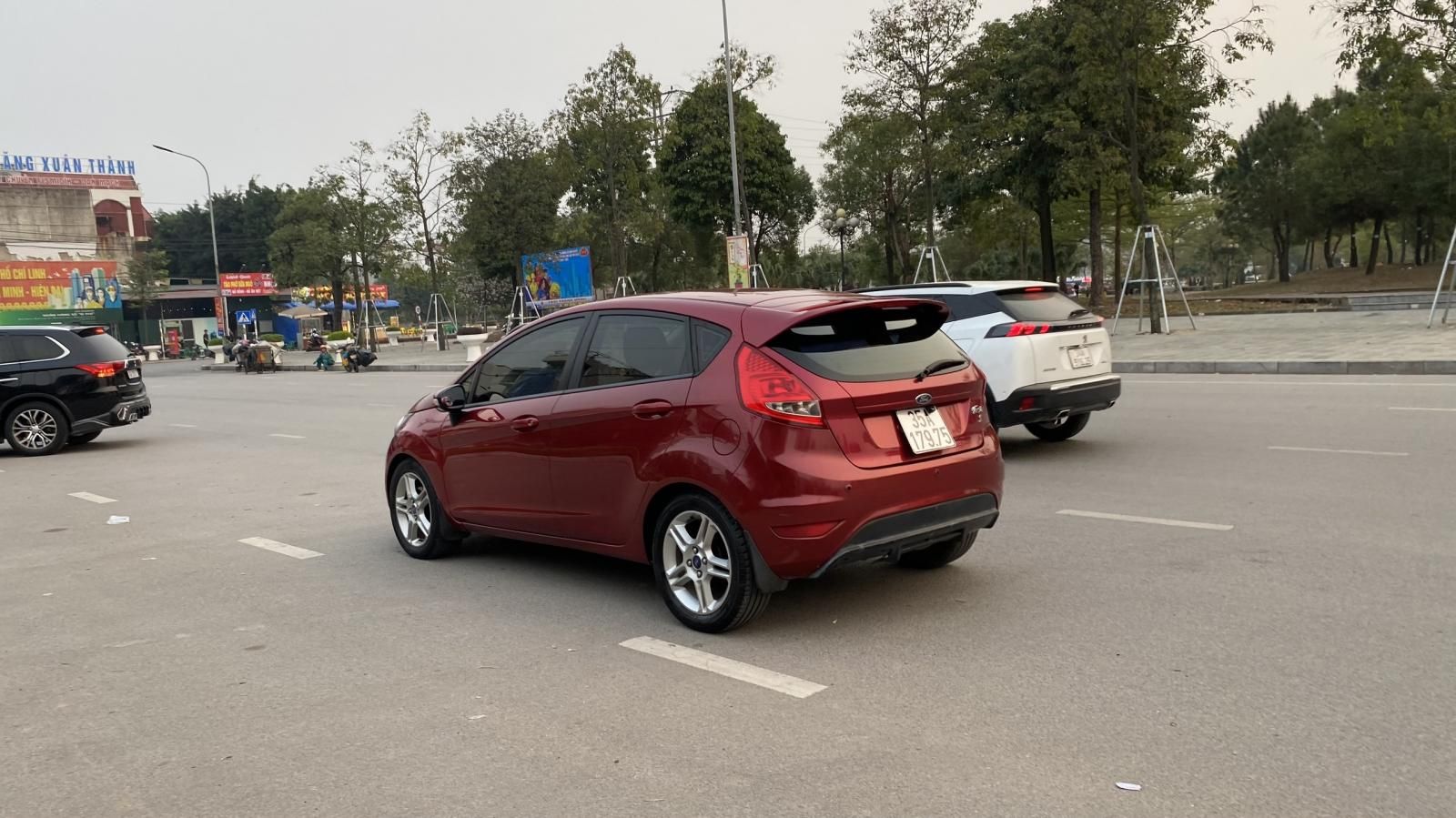 Ford Fiesta 2011 - Xe cực đẹp, zin toàn tập