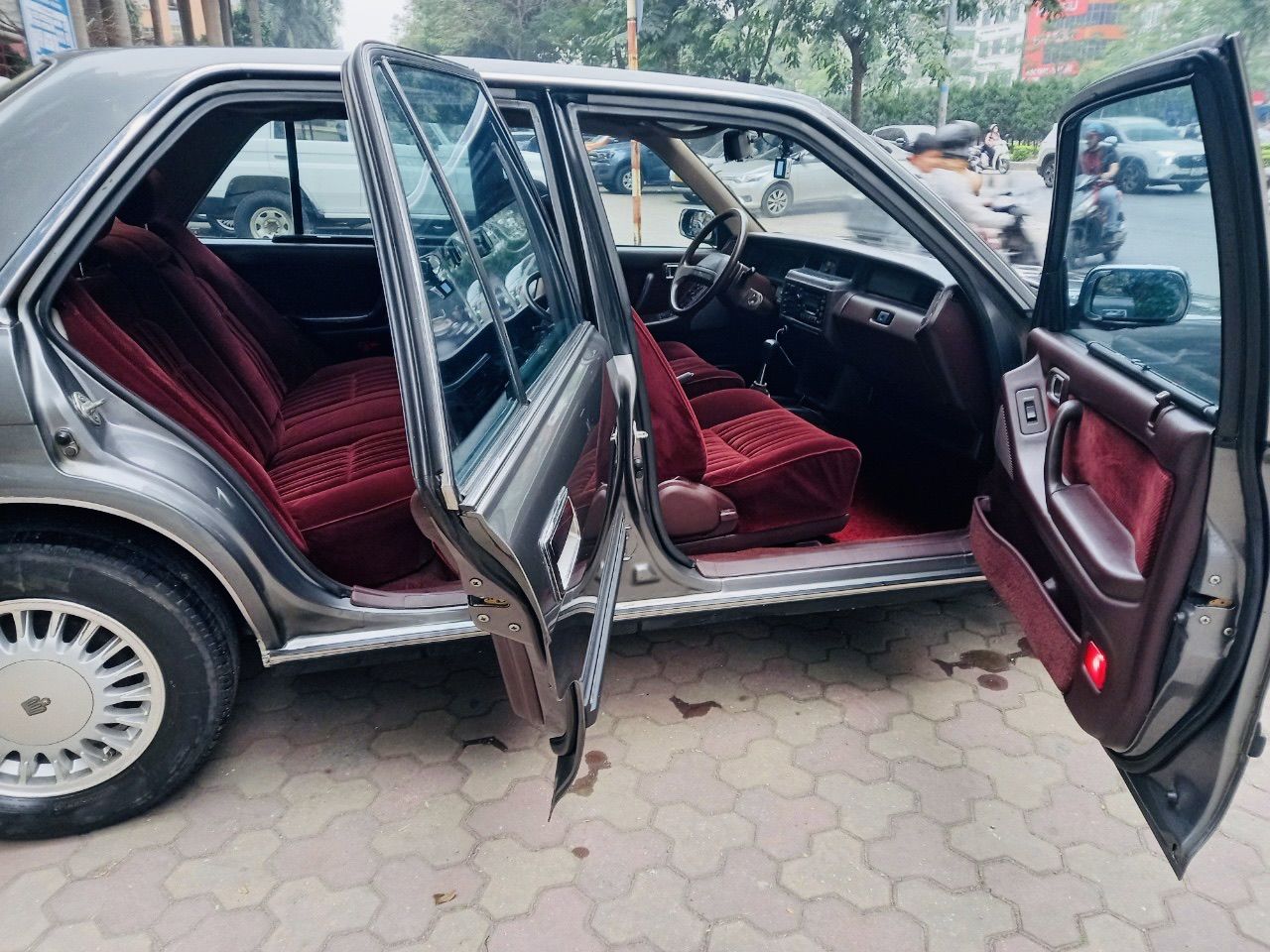 Toyota Crown 1988 - Chính chủ bán xe Toyota Crown MS132 động cơ 5M / 2.8, đẹp xuất sắc, giá chỉ 198 triệu