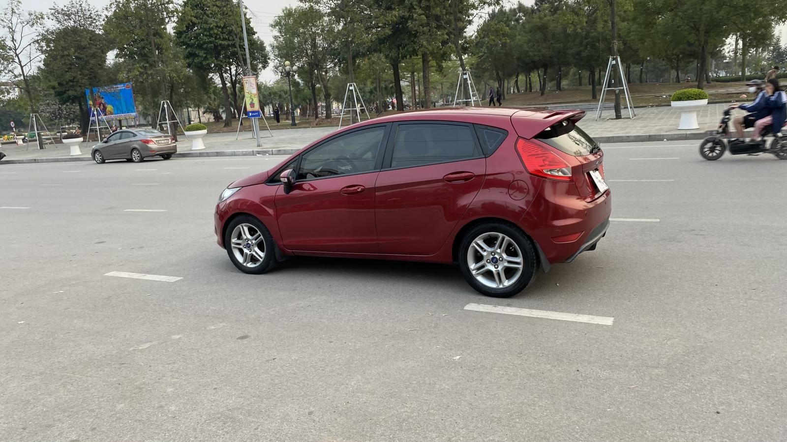 Ford Fiesta 2011 - Xe cực đẹp, zin toàn tập
