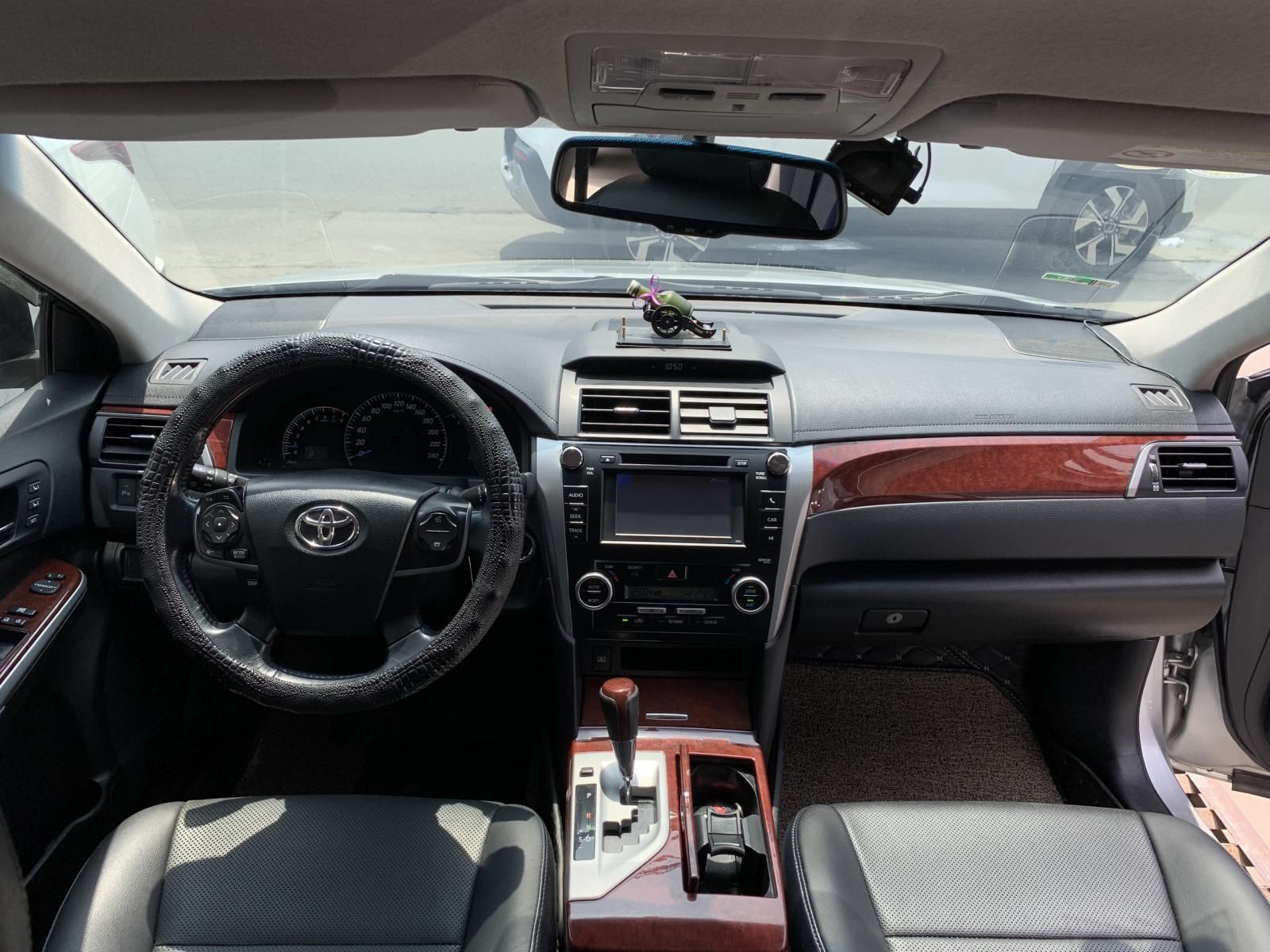 Toyota Camry 2014 - 9 năm đẹp cỡ nào với giá 605tr tại Siêu Thị Ô Tô Hà Nội