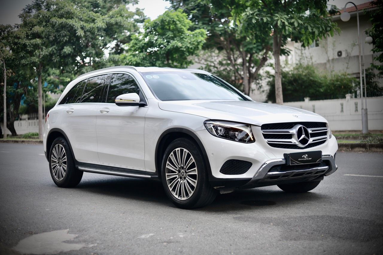 Mercedes-Benz GLC 250 2018 - Màu trắng, nội thất nâu