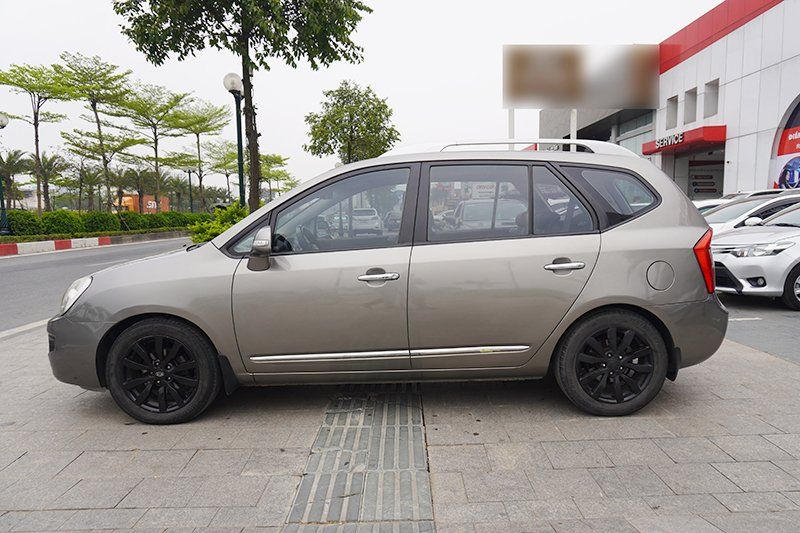 Kia Carens 2011 - Xe màu xám