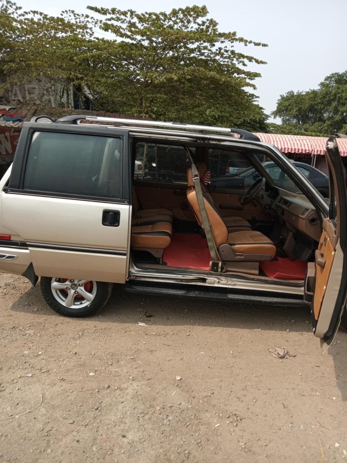 Nissan Stanza 1987 - Hàng sưu tầm