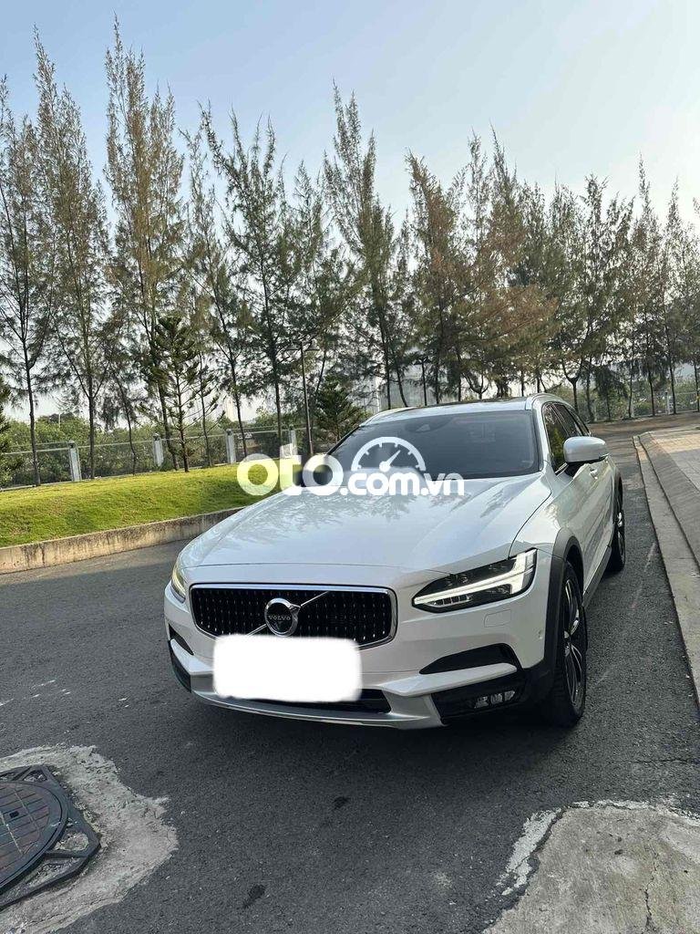 Volvo V90   2018 - VOLVO V90 CROSS COUNTRY