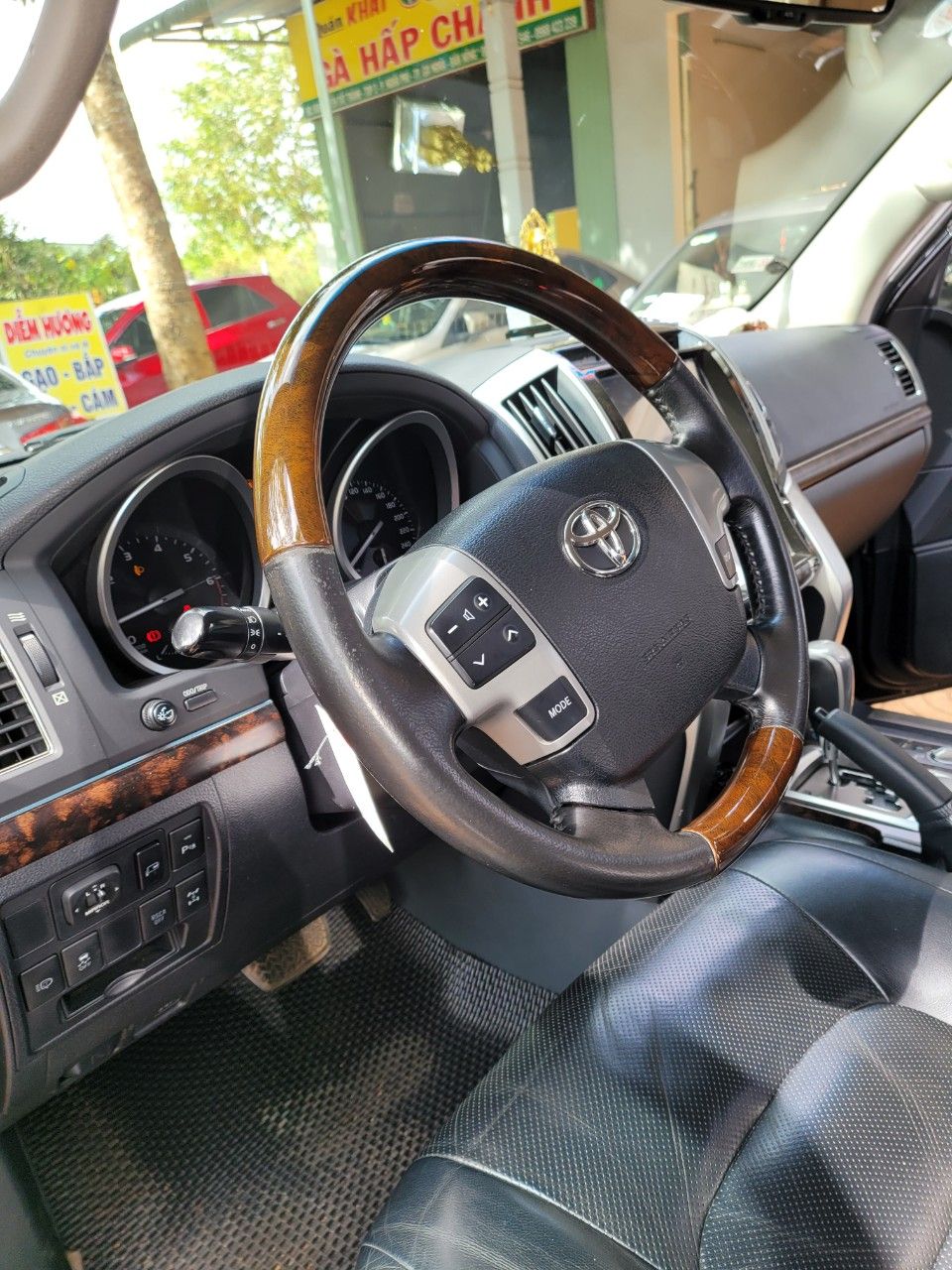 Toyota Land Cruiser 2015 - Đã lên nhiều đồ chơi