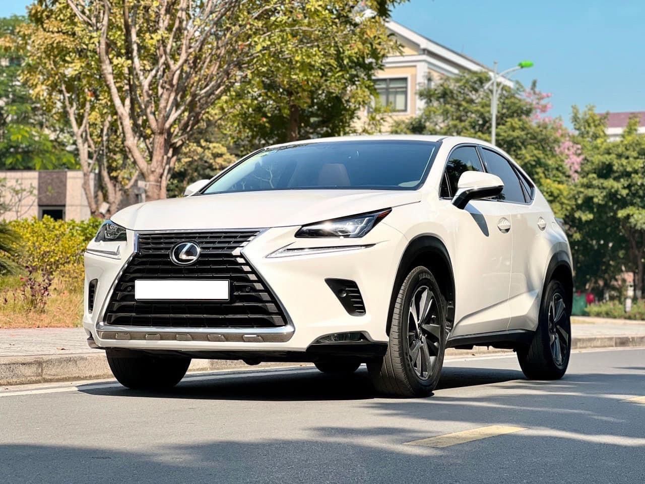 Lexus NX 300 2019 - Xe mới 95%, giá chỉ 1 tỷ 950tr