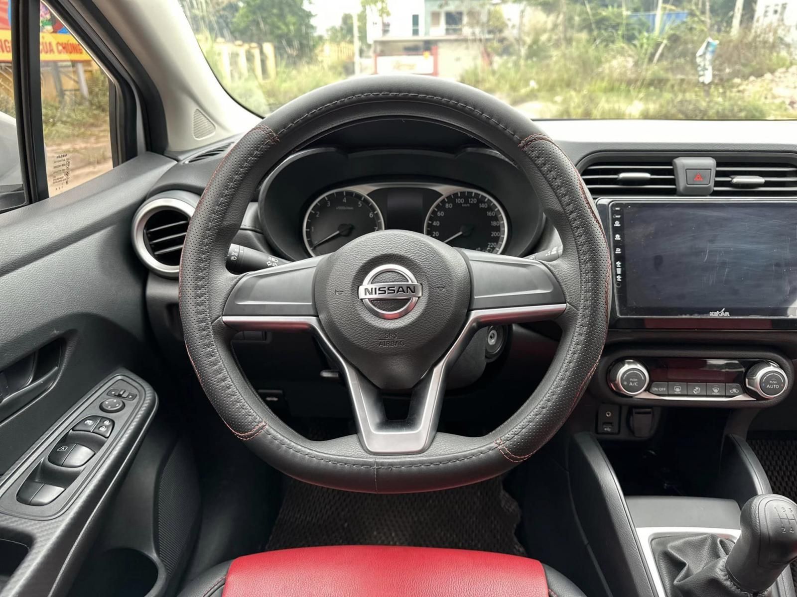 Nissan Almera 2021 - Màu bạc giá hữu nghị