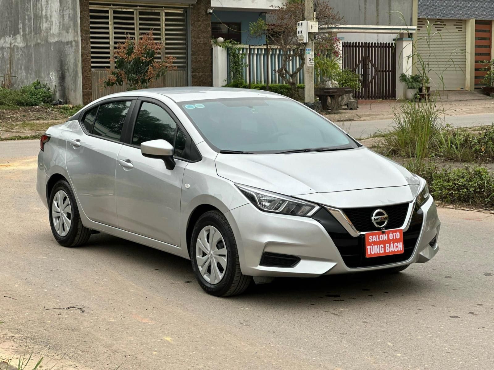 Nissan Almera 2021 - Màu bạc giá hữu nghị