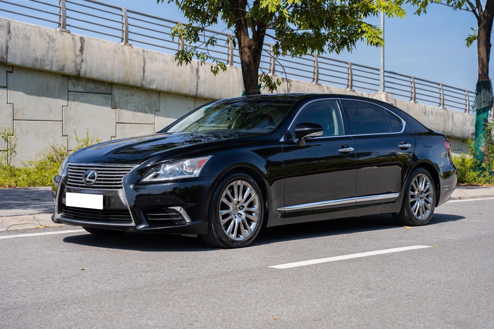 Lexus LS 460 2015 - Odo 6v km, biển thành phố