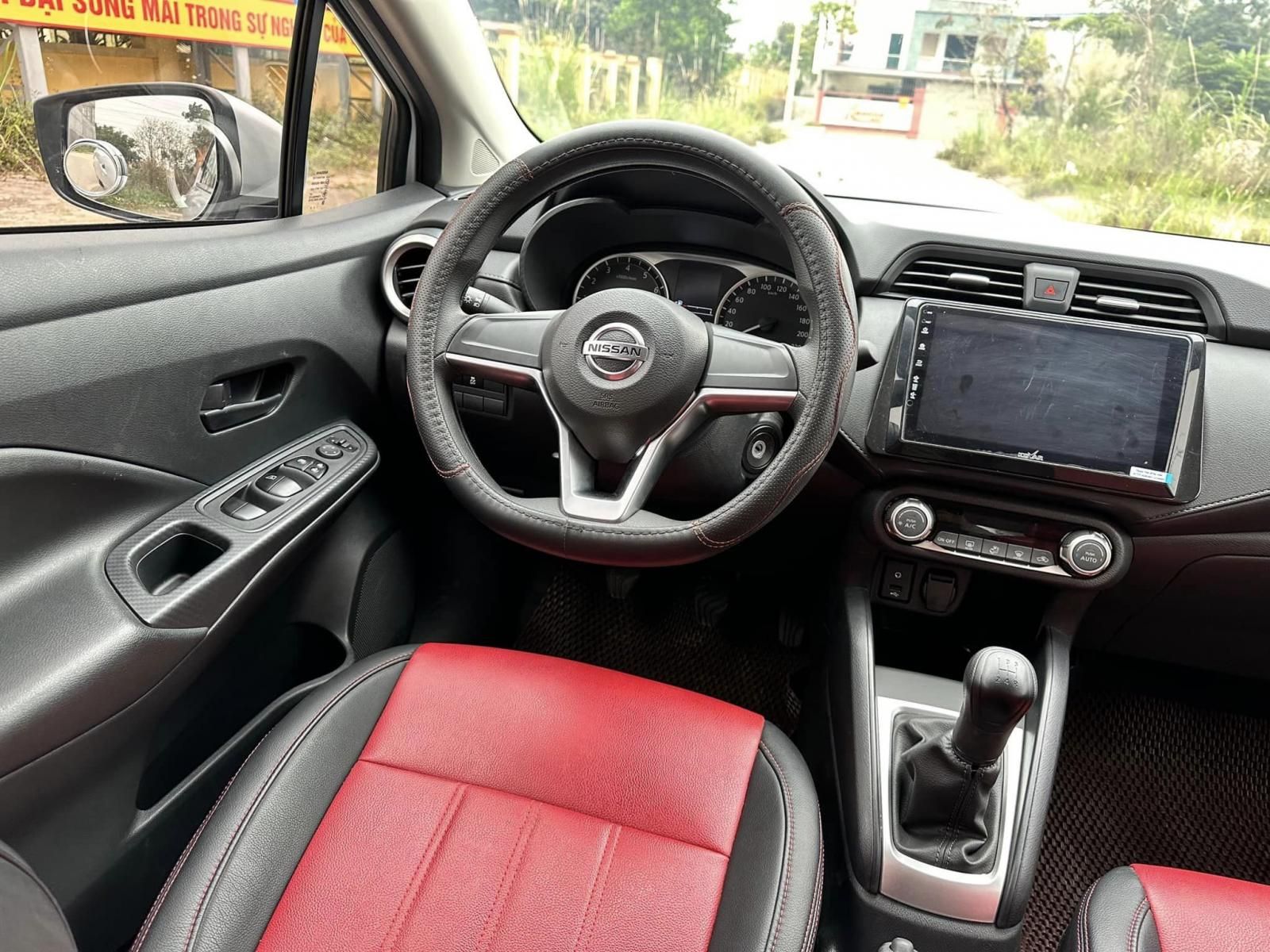 Nissan Almera 2021 - Màu bạc giá hữu nghị