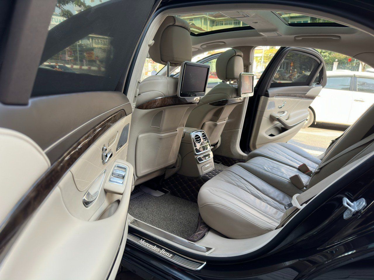 Mercedes-Benz S500 2013 - Màu đen, nhập khẩu