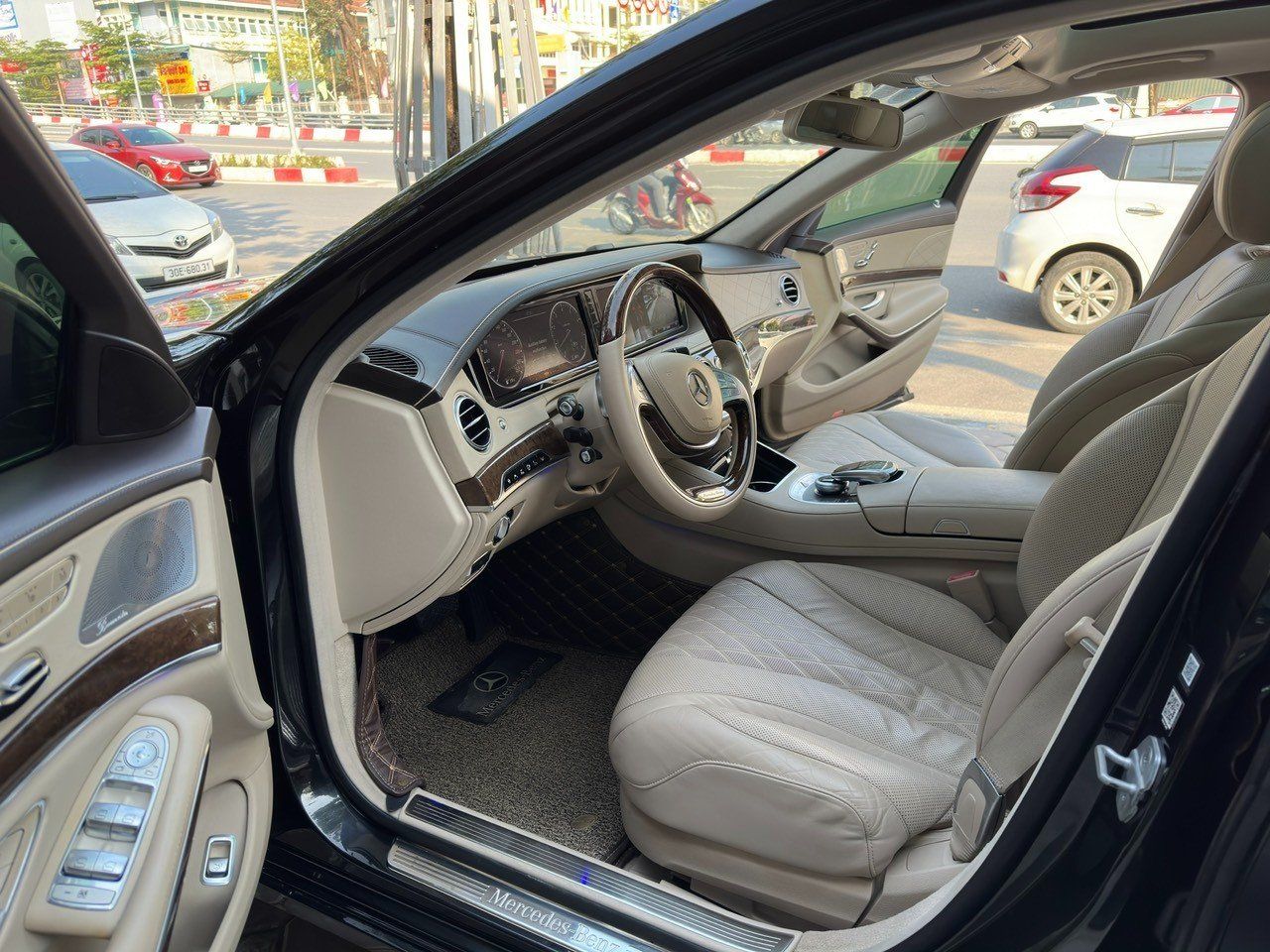 Mercedes-Benz S500 2013 - Màu đen, nhập khẩu