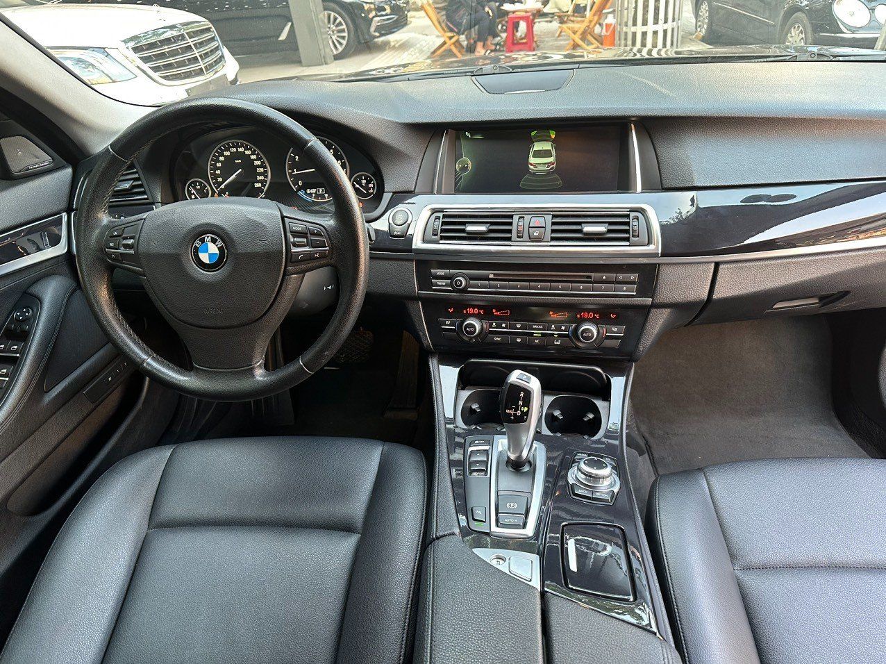 BMW 520i 2014 - Màu nâu, nhập khẩu