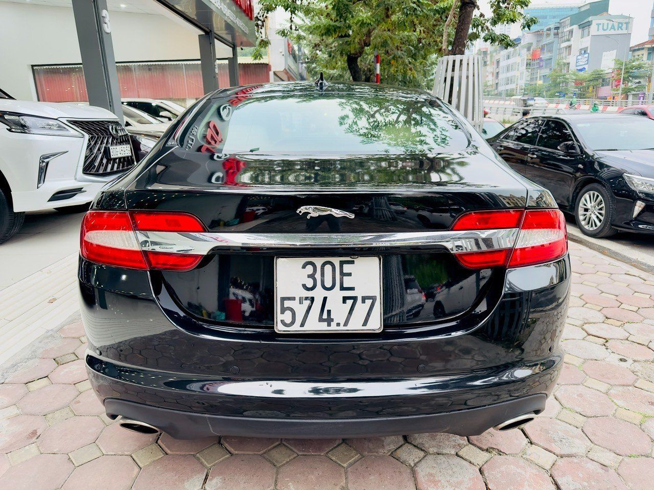 Jaguar XF 2013 - Màu đen, nhập khẩu giá ưu đãi