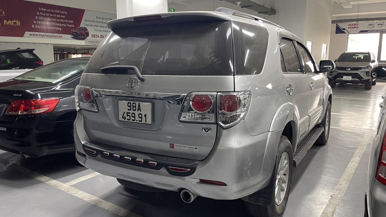 Toyota Fortuner 2013 - Màu bạc, giá 475tr