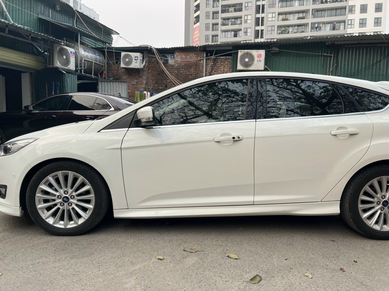 Ford Focus 2019 - Màu trắng, xe nhập