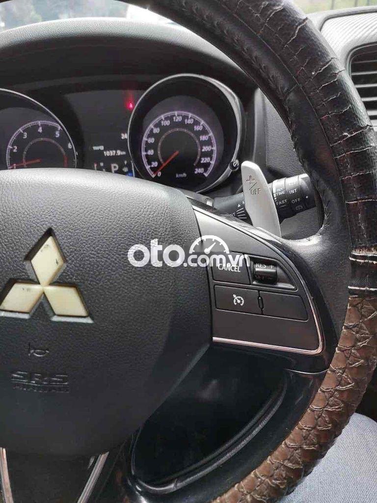 Mitsubishi Outlander cần bán nhnah e oto gia đình đi 2015 - cần bán nhnah e oto gia đình đi