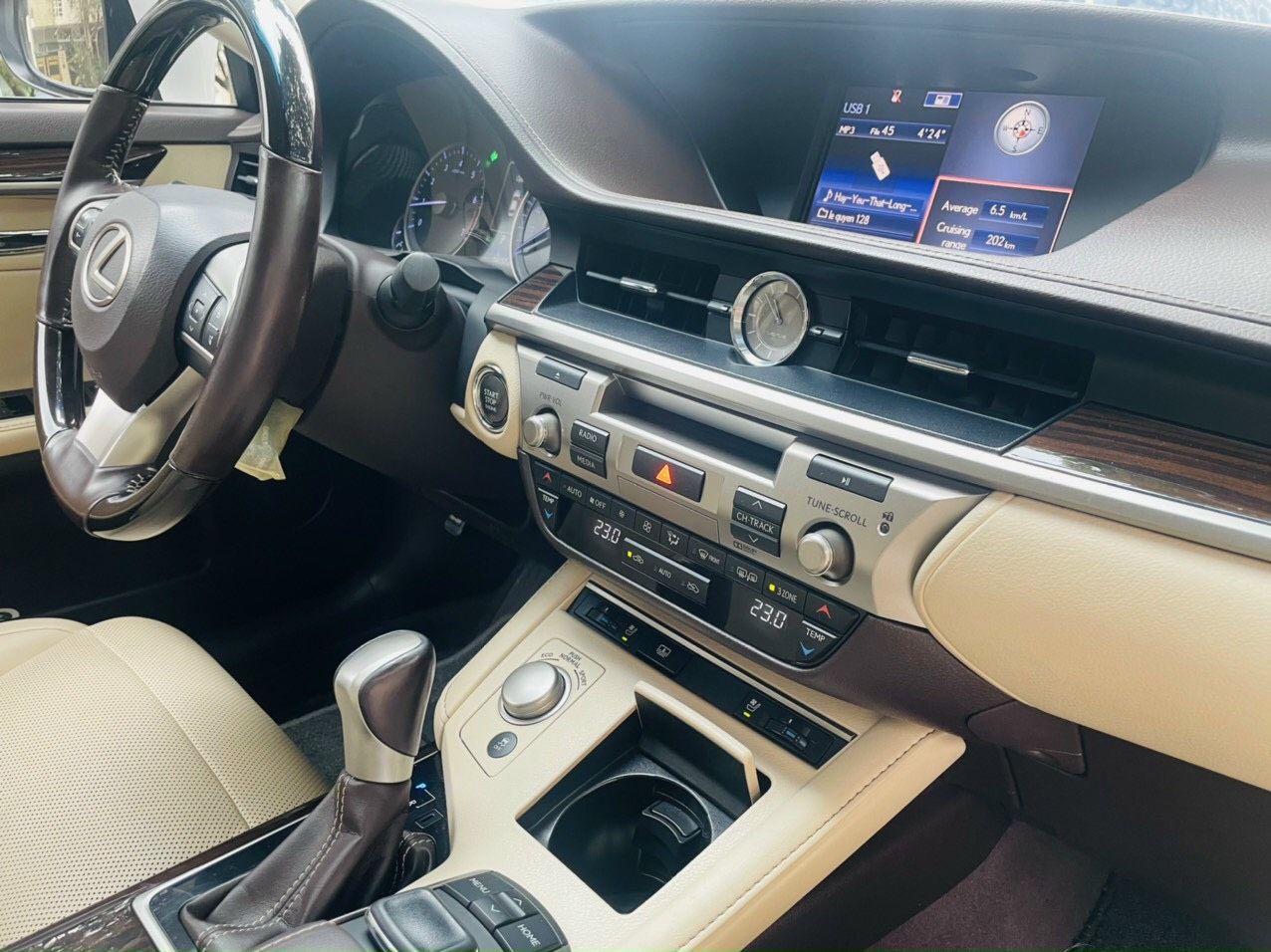 Lexus ES 250 2016 - Màu trắng, giá tốt