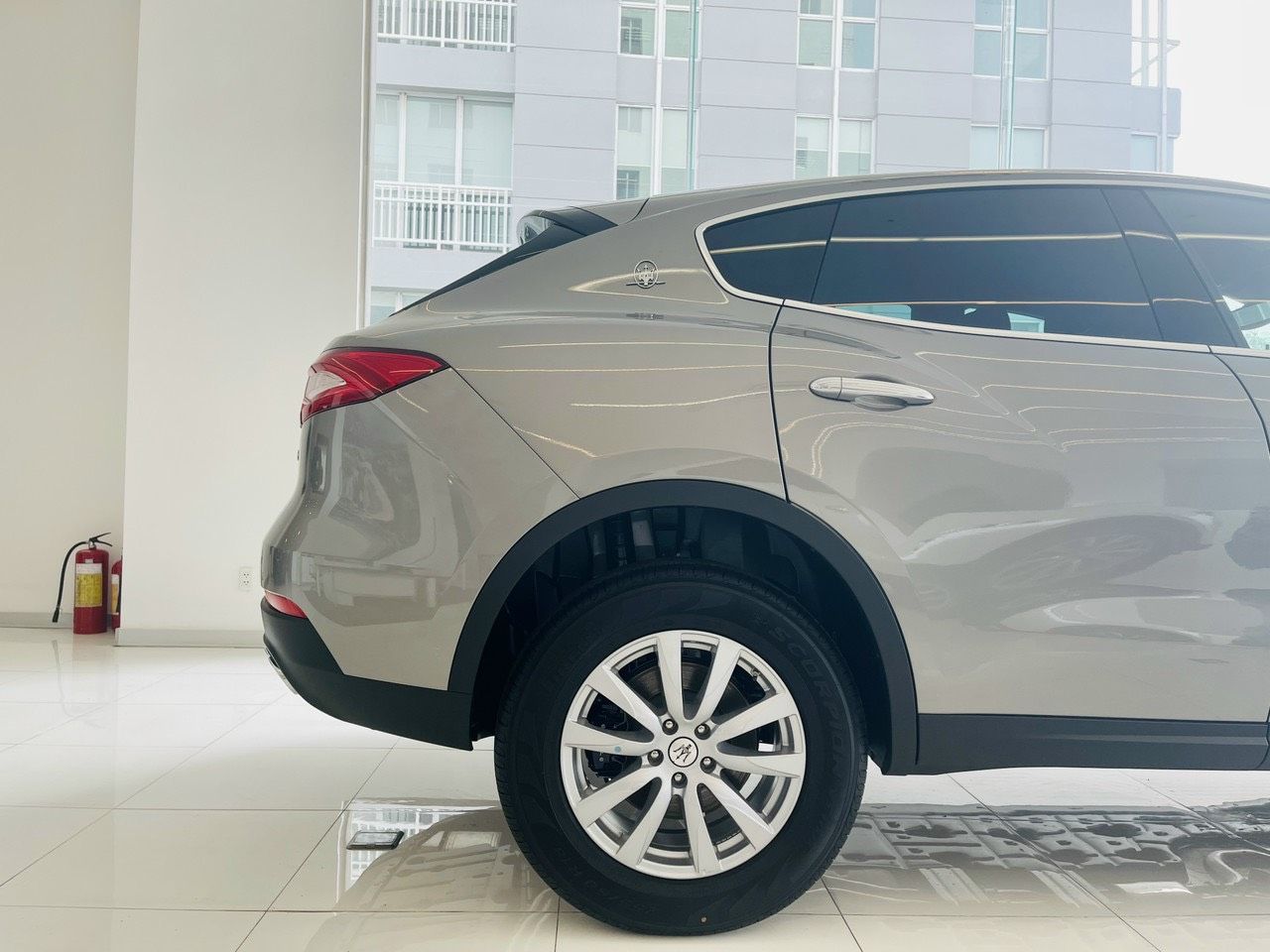 Maserati 2019 - Gía xe maserati levante 2019 xe mới 100 màu xám bạc, màu bạc nội thất đen hổ trợ vay 65%