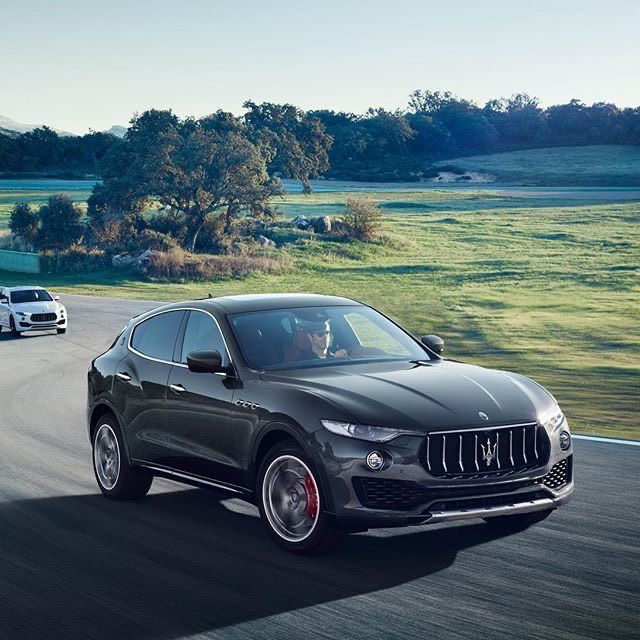 Maserati 2019 - Xe mới 100% màu xám bạc, màu bạc nội thất da bò hỗ trợ vay 65%