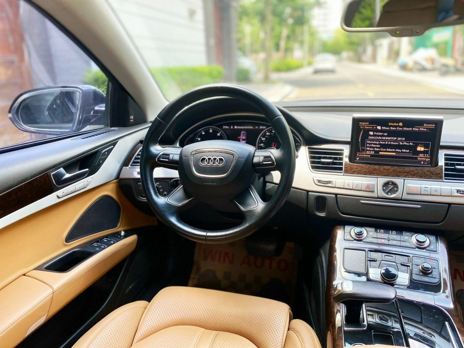 Audi A8 2010 - Màu đen, nhập khẩu