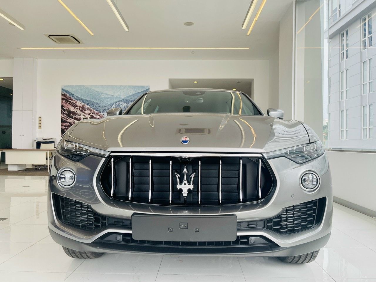 Maserati 2019 - Gía xe maserati levante 2019 xe mới 100 màu xám bạc, màu bạc nội thất đen hổ trợ vay 65%