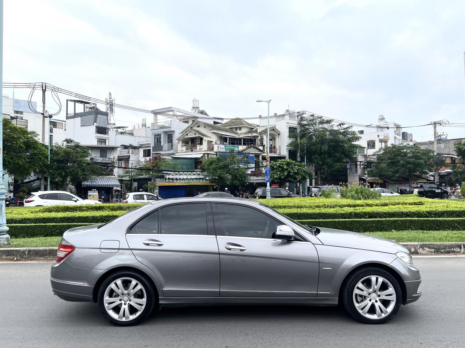 Mercedes-Benz C 230 2010 - Nhập khẩu, màu xám, bản full cao cấp nhất đủ đồ chơi nội thất đẹp, nệm da cao cấp