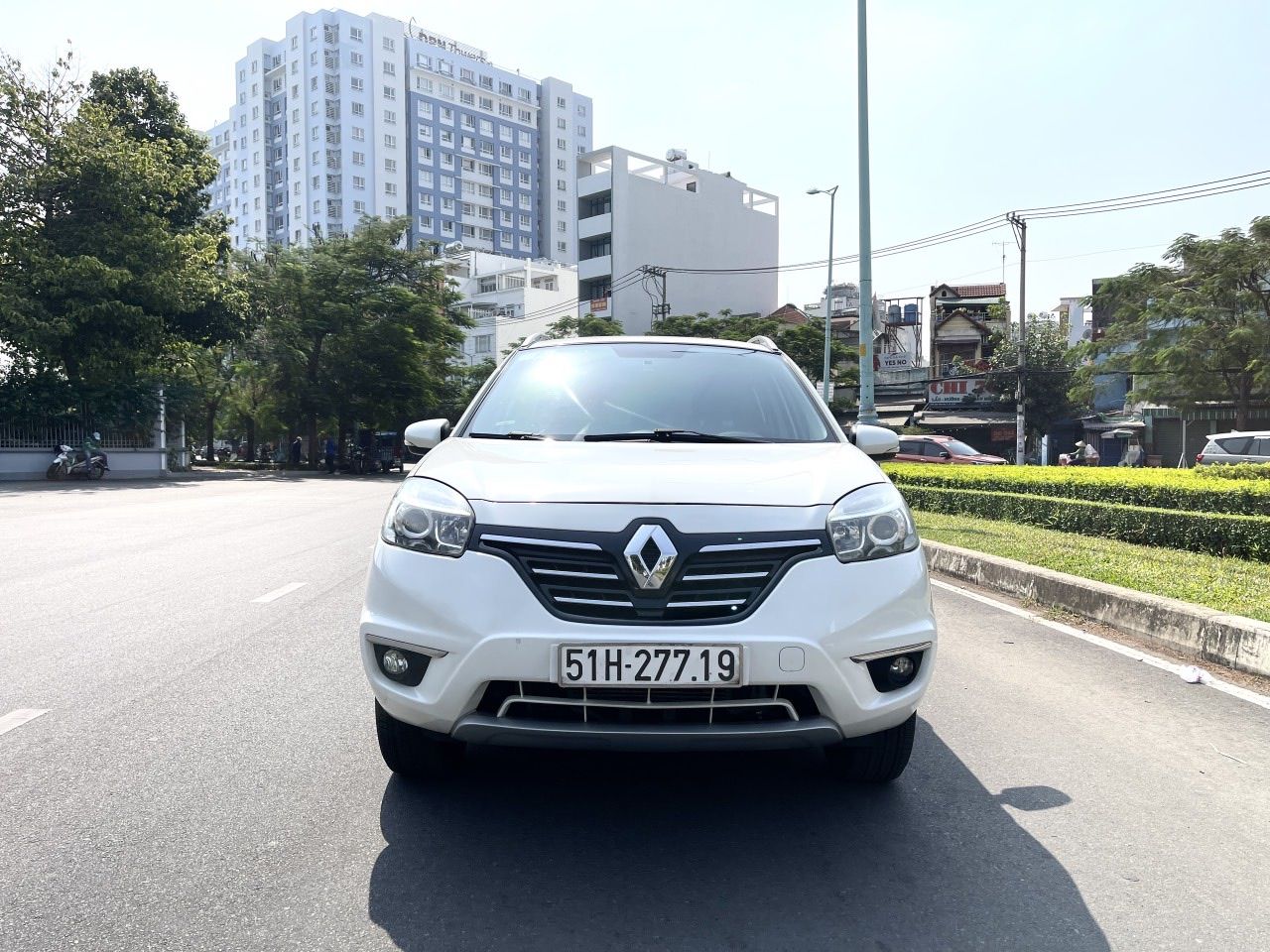 Renault Koleos 2015 - Nhập Pháp, gầm cao, màu trắng zin, loại full đồ chơi, nhà mua mới một đời trùm mền ít đi