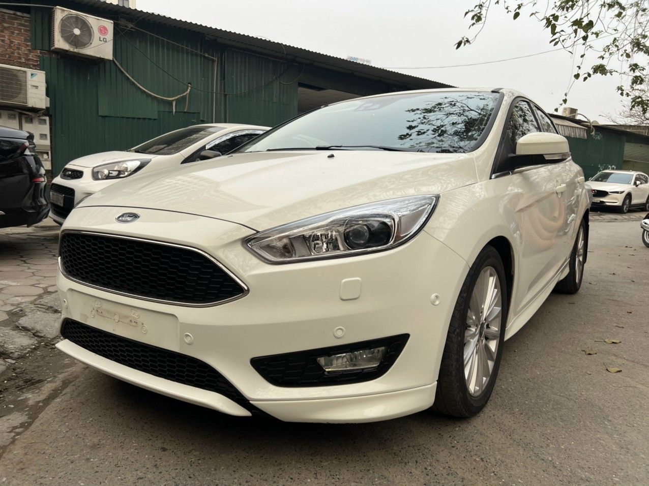Ford Focus 2019 - Màu trắng, xe nhập