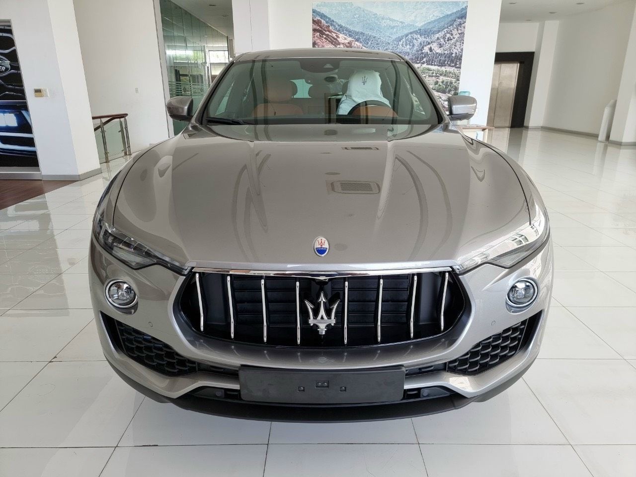 Maserati 2019 - Gía xe maserati levante 2019 xe mới 100 màu xám bạc, màu bạc nội thất đen hổ trợ vay 65%