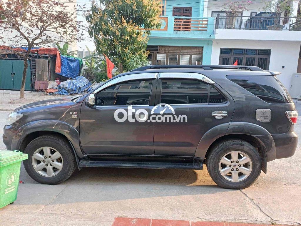 Toyota Fortuner gđ cần đổi stđ nên bán xe chính chủ ko dịch vụ nga 2011 - gđ cần đổi stđ nên bán xe chính chủ ko dịch vụ nga