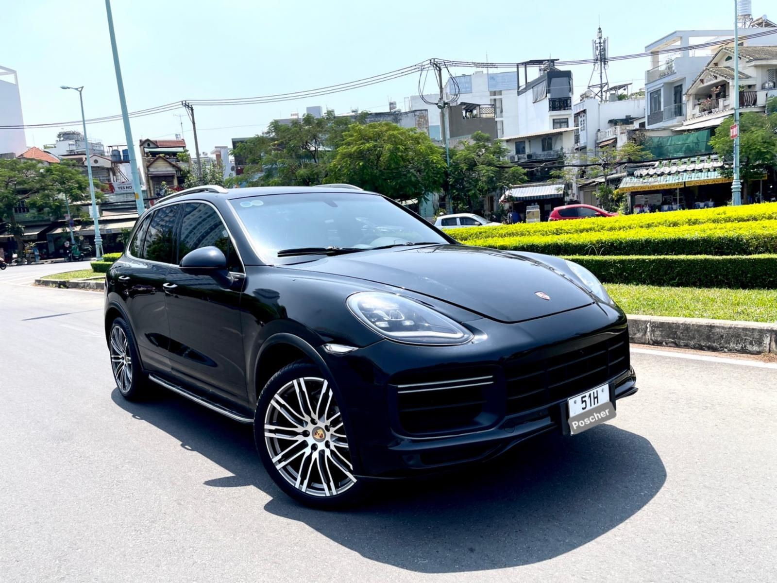 Porsche Cayenne 2011 - Nhập 2011 lên form 2018, bao mới xét đăng ký bình thường, vào toàn bộ đồ mới hơn 600tr