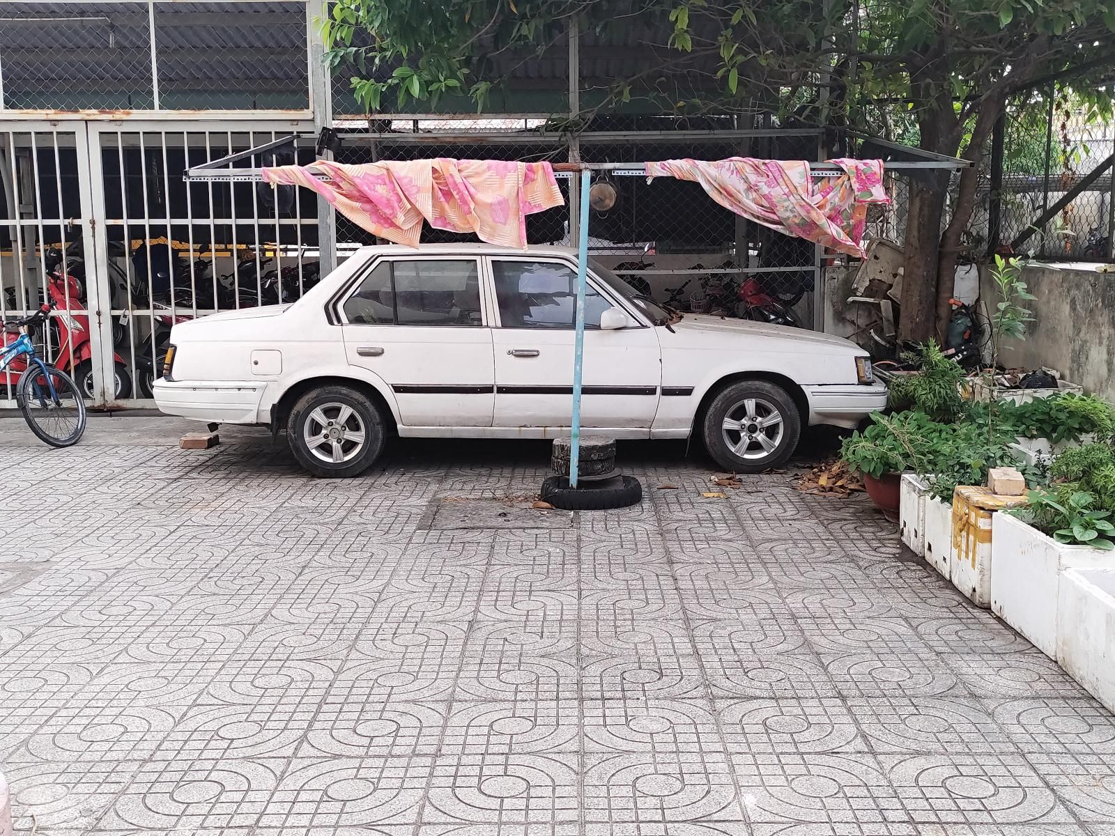 Toyota Corona 1989 - Xe màu trắng