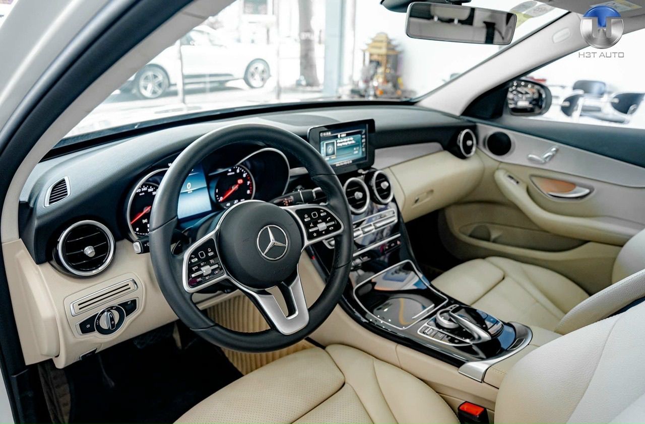 Mercedes-Benz C180 2021 - Model 2022, màu trắng