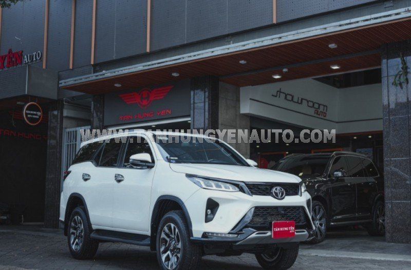 Toyota Fortuner 2021 - Màu trắng