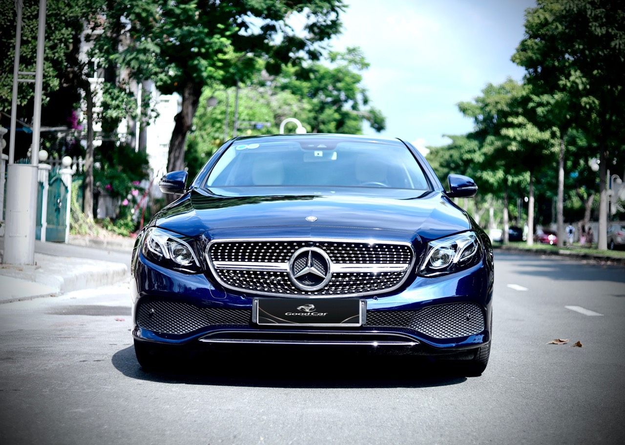 Mercedes-Benz E250 2018 - Màu xanh/nội thất kem